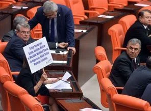 Genel Kurul'da CHP'den protesto