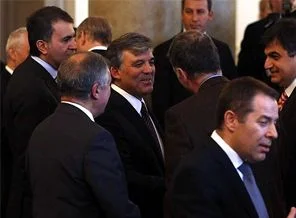 Gül İskoçya'da çay partisine katıldı
