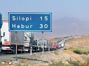 Habur'daki araç kuyruğu fabrikaları vurdu