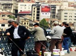 Haliç'te olta sallamak izne bağlanıyor
