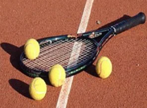 İşçi olarak çalıştığı kortlarda şimdi tenis eğitmenliği yapıyor
