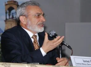 İsmet Özel yine şaşırttı