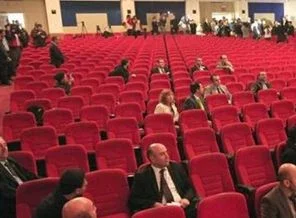 İstanbul'daki istişare toplantısında dershaneciler salonu terk etti