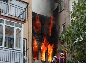 Kadıköy'de korkutan yangın
