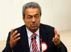Kamer Genç'ten ünlü türkücüye şok!