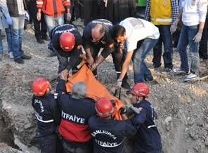 Kanalizasyon inşaatında göçük: 1 ölü