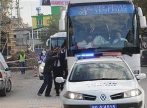 Kılıçdaroğlu elini verdi, kolunu kaptırdı!