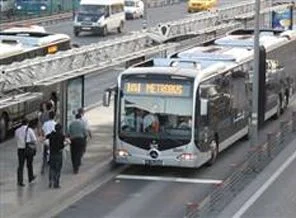 Metrobüs'te silahlı kavga