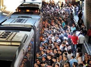 Metrobüs'te yine arıza; yine yoğunluk