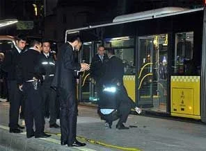 Metrobüs'teki silahlı kavgada yaralanan genç öldü