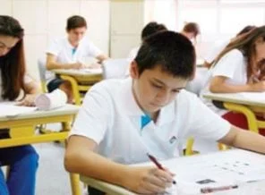 Müfredatın gerisinde kalan okullar 'ek ders' yapacak