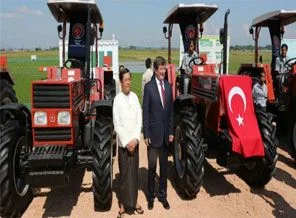 Myanmar'a traktör desteği