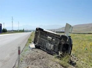 Nişan dönüşü kaza: 4 ölü 17 yaralı