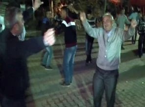 Oğlunun kına gecesinde öldü