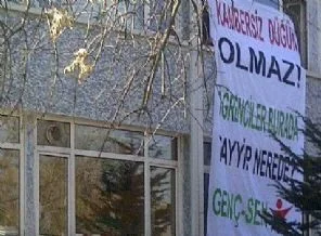 Öğrenciler, Kredi Yurtlar Kurumu'nu işgal etti