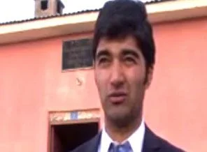 Öğrencileri için her gün 3 km yürüyor