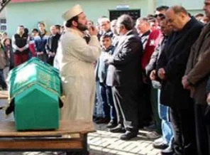 Okul sıraları musalla taşı oldu