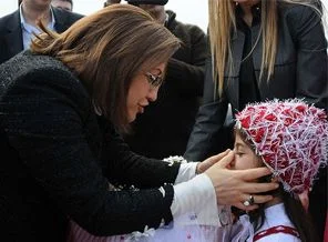 Şahin ve İhsanoğlu konteyner kenti ziyaret etti