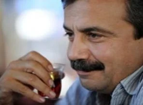 Sırrı Süreyya Önder'den fıkralı Sarıgül yazısı