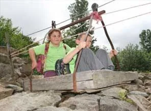 Teleferikle yolculuk yapıyorlar