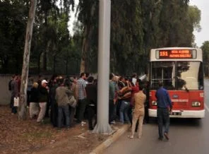 Tüm otobüsü aşağı indirip tek tek aradılar!