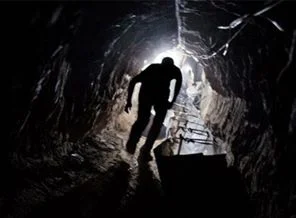 Tünelin diğer ucunda jandarmayla karşılaşınca kalp krizi geçirdi