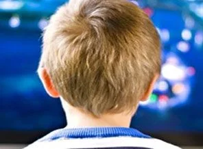Üzerine televizyon düşen çocuk öldü