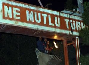 Yıllar sonra o levha kaldırıldı