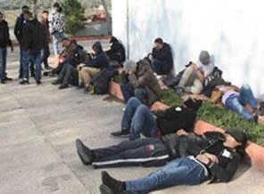 37 mülteci son anda kurtarıldı