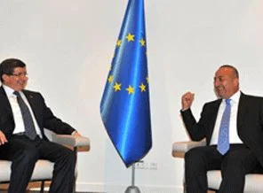 AB Bakanı Çavuşoğlu, Davutoğlu ile bir araya geldi