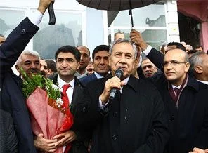 Arınç: Tutuklu vekiller Meclis'e gelmeli