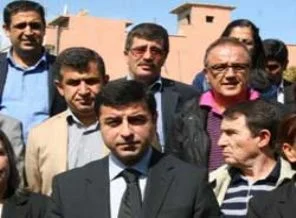 Avukatlar BDP'li tutuklu vekiller için AYM'ye başvurdu