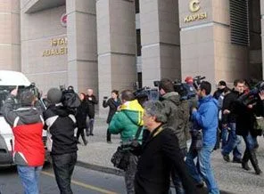 Bakan Çağlayan ve Güler'in istifası dış basında