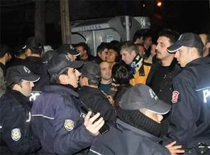 'Boşbakan' afişine 6 gözaltı