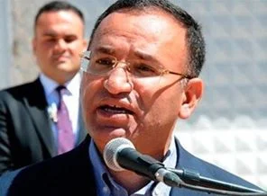 Bozdağ, camide öpüştüler dedi ortalık karıştı!