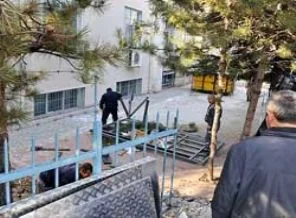 Cami avlusundaki ATM cihazı kaldırıldı
