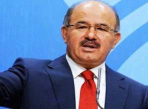Çelik: Başbakan yanlışın arkasında durmaz