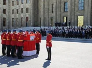 CHP yolsuzluklarda cezayı cenaze törenine kesti!