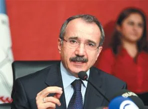 Dinçer: 28 Şubat darbesinden kalan baskılara siper olduk
