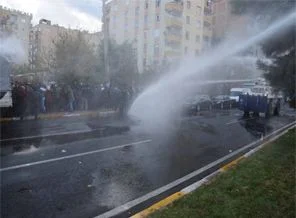 Diyarbakır'da protesto yürüyüşünde olaylar çıktı