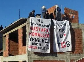 Erdoğan konuşurken pankart açanlara gözaltı
