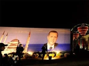Erdoğan Pakistan'da havai fişeklerle karşılandı