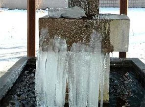 Erzurum'da çeşmeler buz tuttu