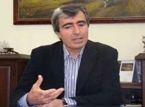 Fadıl Akgündüz'den cemaate ince gönderme