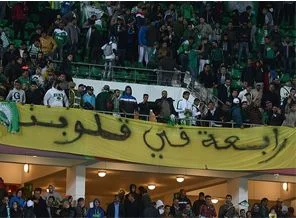 Fas taraftarından Rabia pankartı