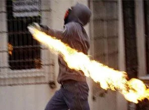 Gençlik merkezine molotoflu saldırı