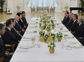 Gül'den erk başkanlarıyla Köşk'te yemek
