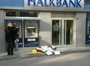 Halkbank'a ayakkabı kutusuyla protesto