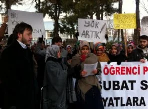 İlahiyat öğrencilerinden 'formasyon' protestosu