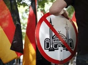 Irkçılık raporu: Türklerin camileri hedefte
